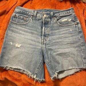 501 Levi’s mid thigh shorts!
